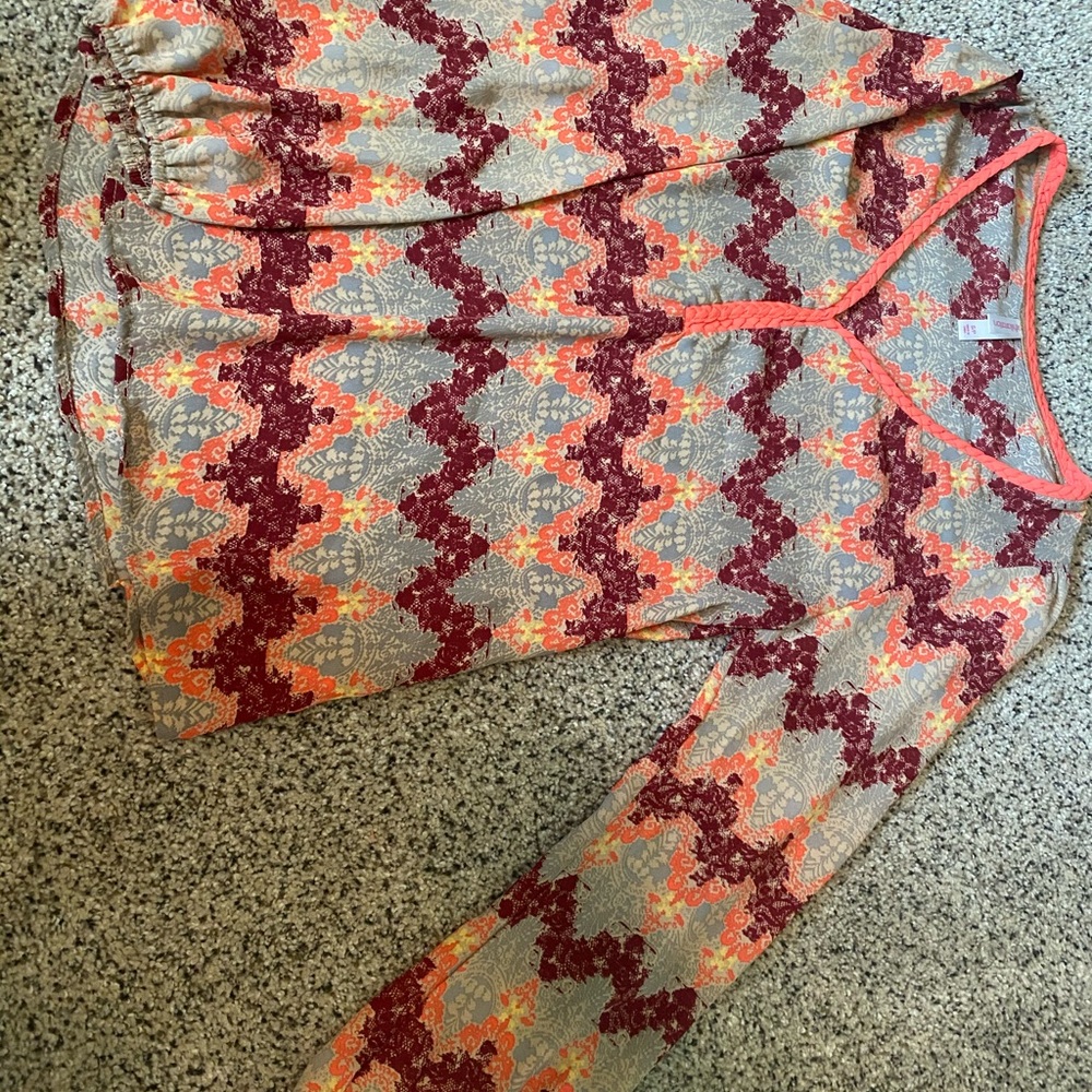 Patterned Chevron Blouse - Picture 4 of 5